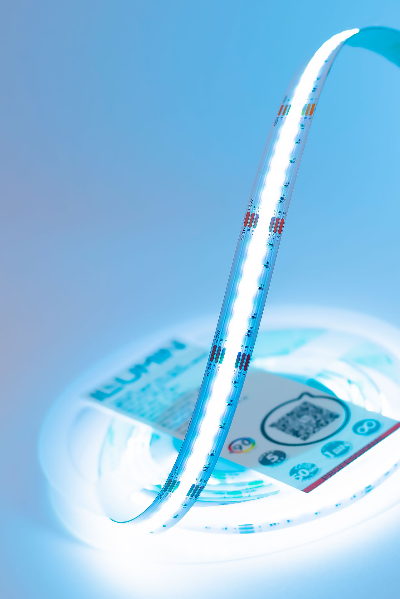 Taśma LED Ilumin ray full colour RGBCCT mix blue green light on