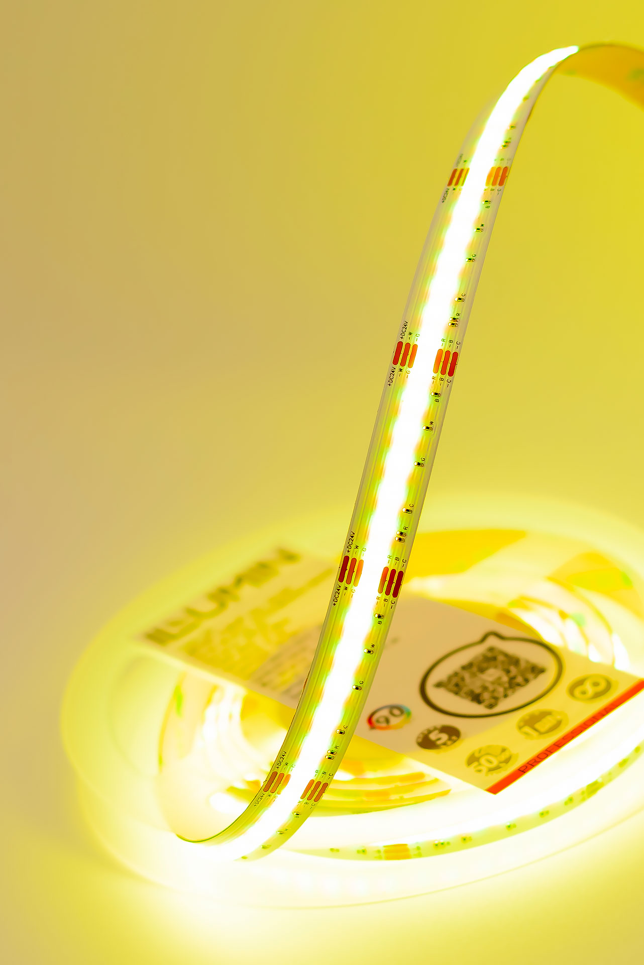 Taśma LED Ilumin ray full colour RGBCCT mix red green light on