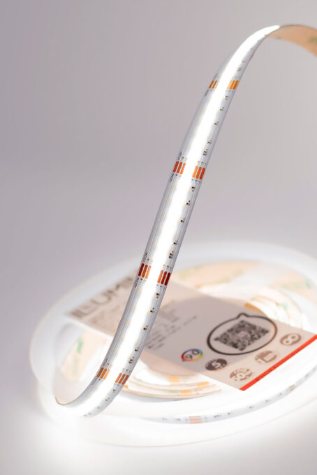 Taśma LED Ilumin ray full colour RGBCCT mix white 3000K 6000K light on