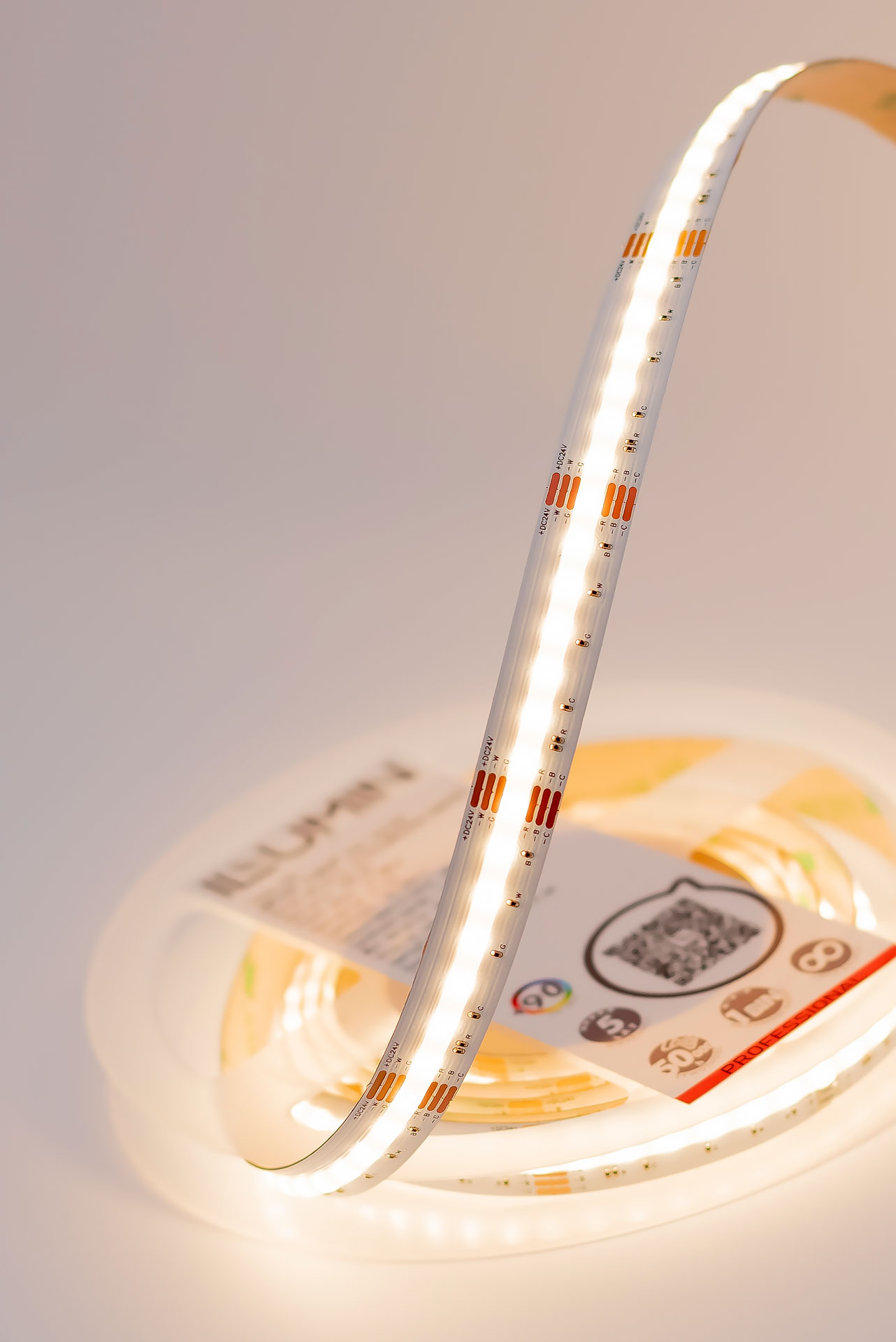 Taśma LED Ilumin ray full colour RGBCCT white 3000K light on