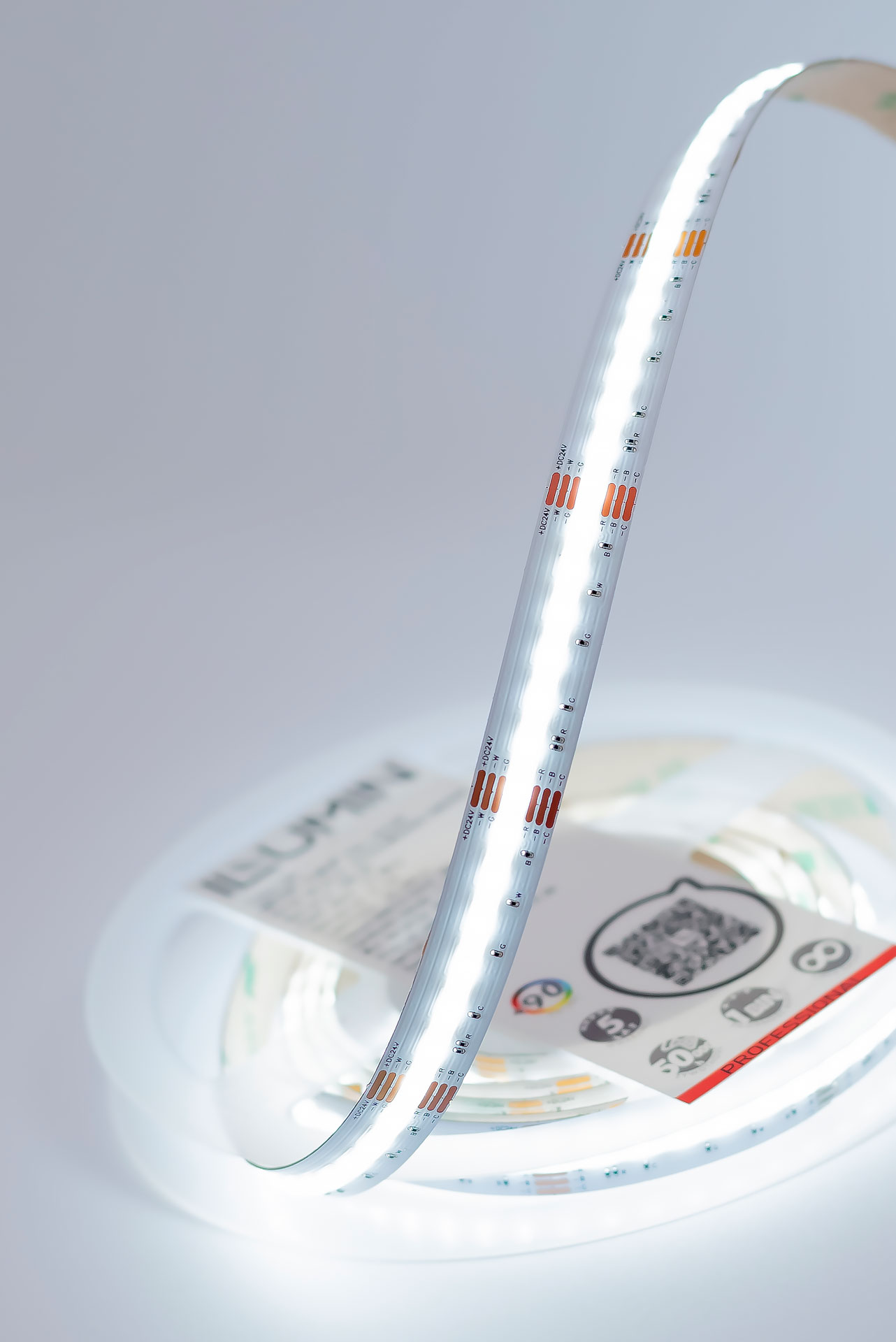 Taśma LED Ilumin ray full colour RGBCCT white 6000K light on